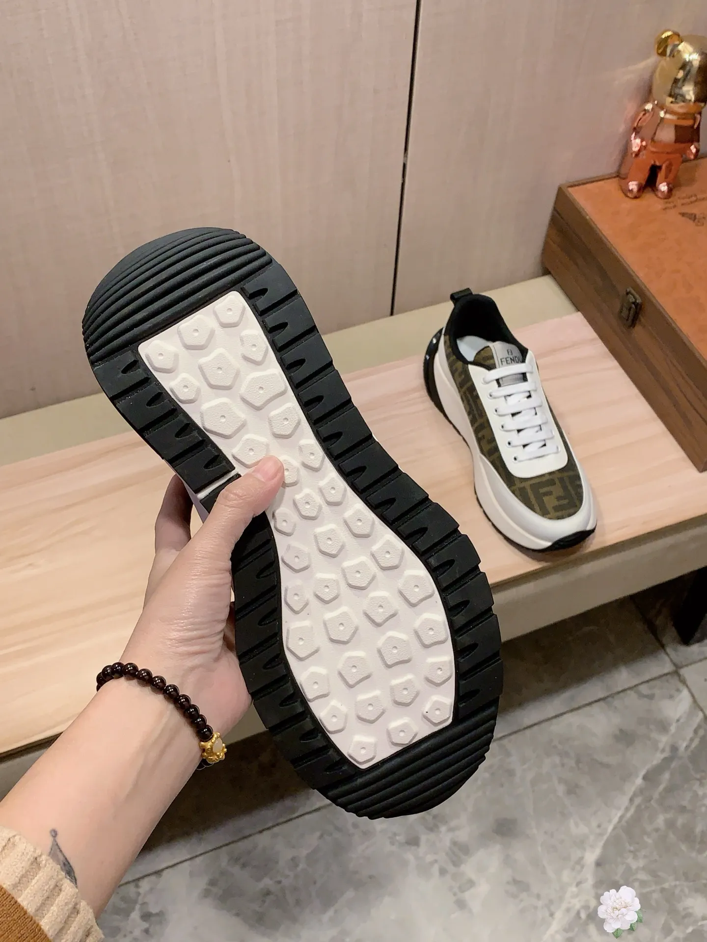 Men's men's shoes💰460💰💰🎩🎩[Lightning][Lightning] "FENDI*" The latest and most popular casual shoes, top brand [Seduce] luxury~purchase, top~quality. [Strong] The upper is made of imported breathable cowhide with material ➕ breathable sheepskin feet (•) and fine workmanship. The original stylish and stylish soft rubber wear-resistant and non-slip outsole is light and comfortable on the feet. The real thing looks better when photographed. 305: code: 38-44, 2️⃣ colors selected